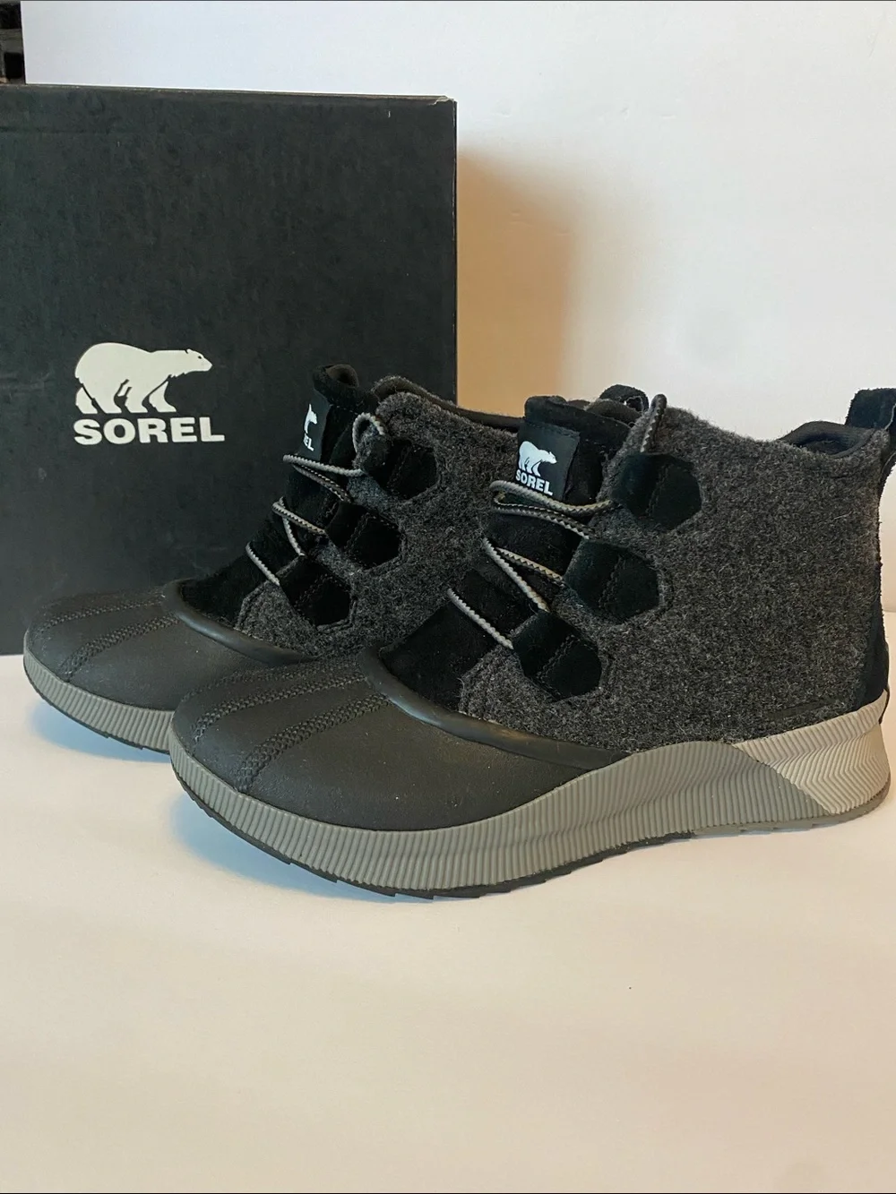 Sorel Woman’s Out N About Black and Gray Waterproof Duck Boots Size 9.5